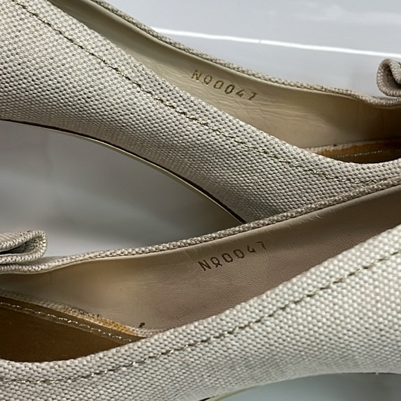 LOUIS VUITTON LOVE PLATE PEEPTOE PUMPS - Picture 6 of 15